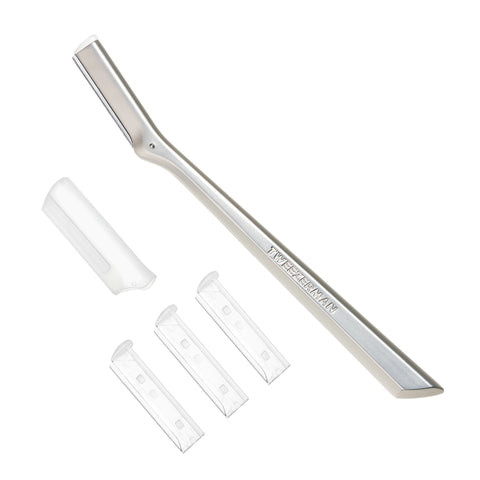 TWEEZERMAN Gesichtshaarrasierer in silber aus rostfreiem Edelstahl mit scharfen und robusten Klingen sowie ausgezeichneter Ergonomie.
