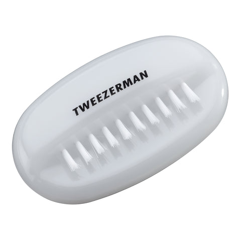 TWEEZERMAN Nagelbürste in weiß ergonomisch perfekt angepasst.