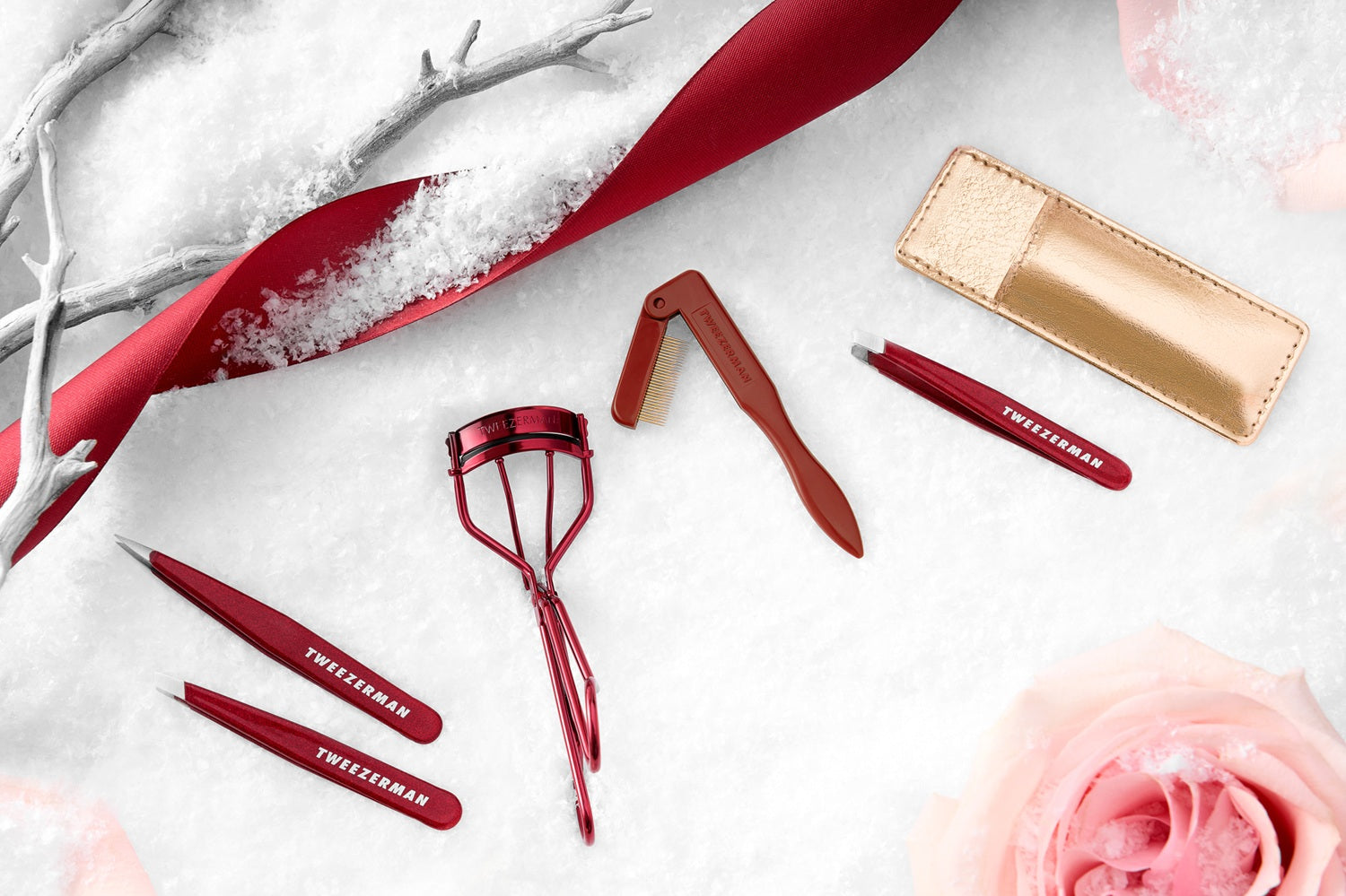 Festlich dekorierte Beauty Tools mit winterlichem Hintergrund