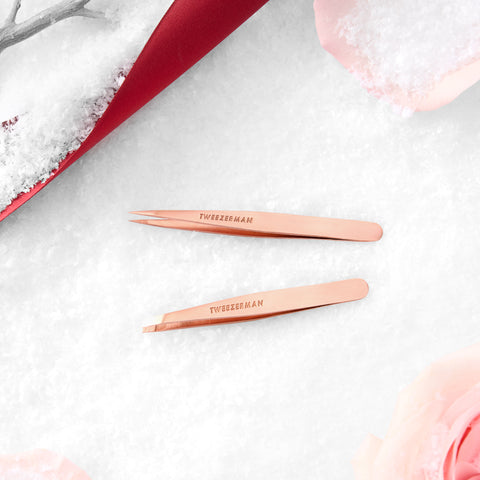 TWEEZERMAN Tweezer in festlicher Weihnachtskulisse – luxuriöse Geschenkideen für perfekte Augenbrauen