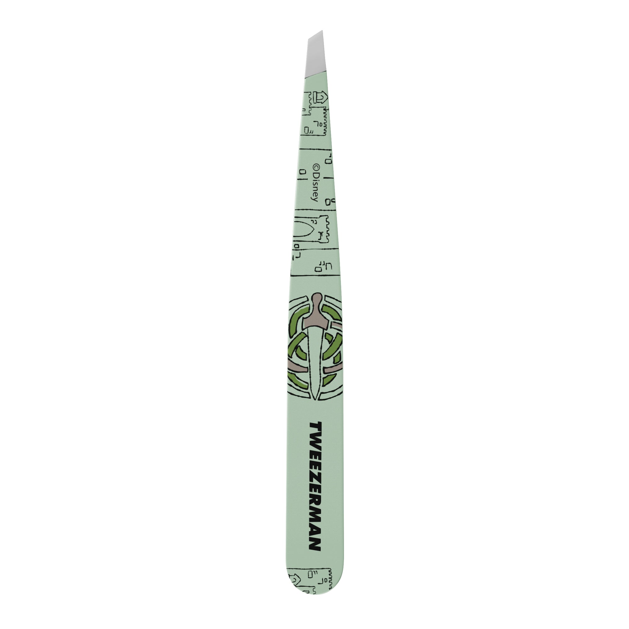 Nahaufnahme der Spitzen einer TWEEZERMAN schrägen Pinzette mit Disney&#39;s Merida aus  rostfreiem Edelstahl mit handgeschliffenen Spitzen.