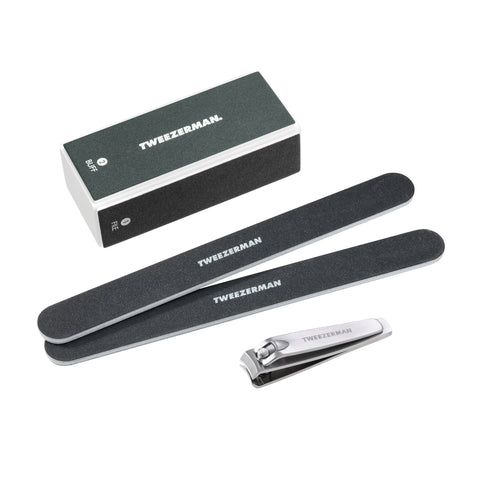 TWEEZERMAN 4teiliges Set, mit essentiellen Produkten für eine gelungene Maniküre.