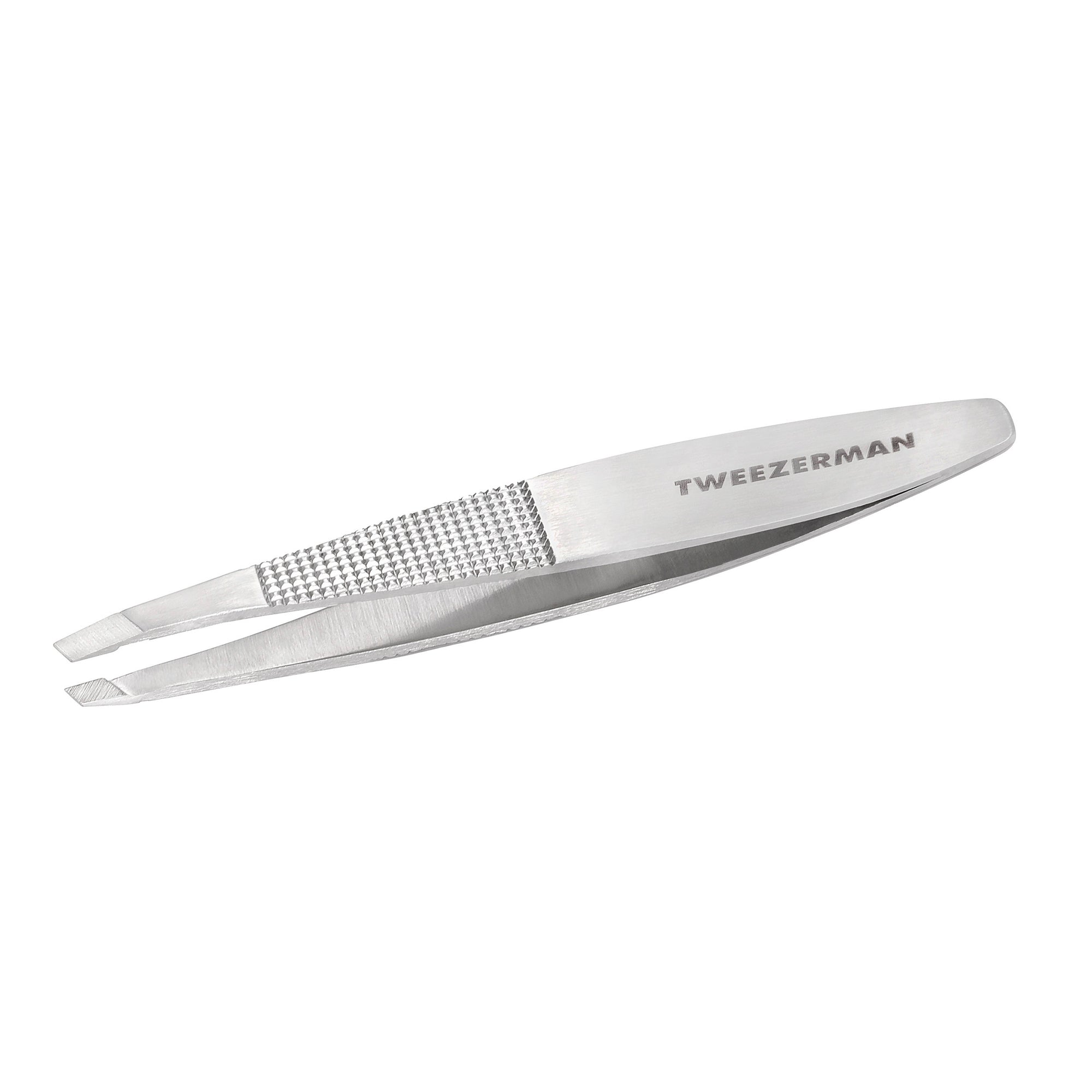 TWEEZERMAN schräge Pinzette in silber aus rostfreiem Edelstahl mit handgeschliffenen Spitzen und widegrip Fläche.