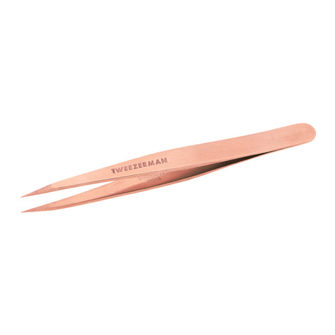 TWEEZERMAN spitze Pinzette in rose gold aus rostfreiem Edelstahl mit handgeschliffenen Spitzen.