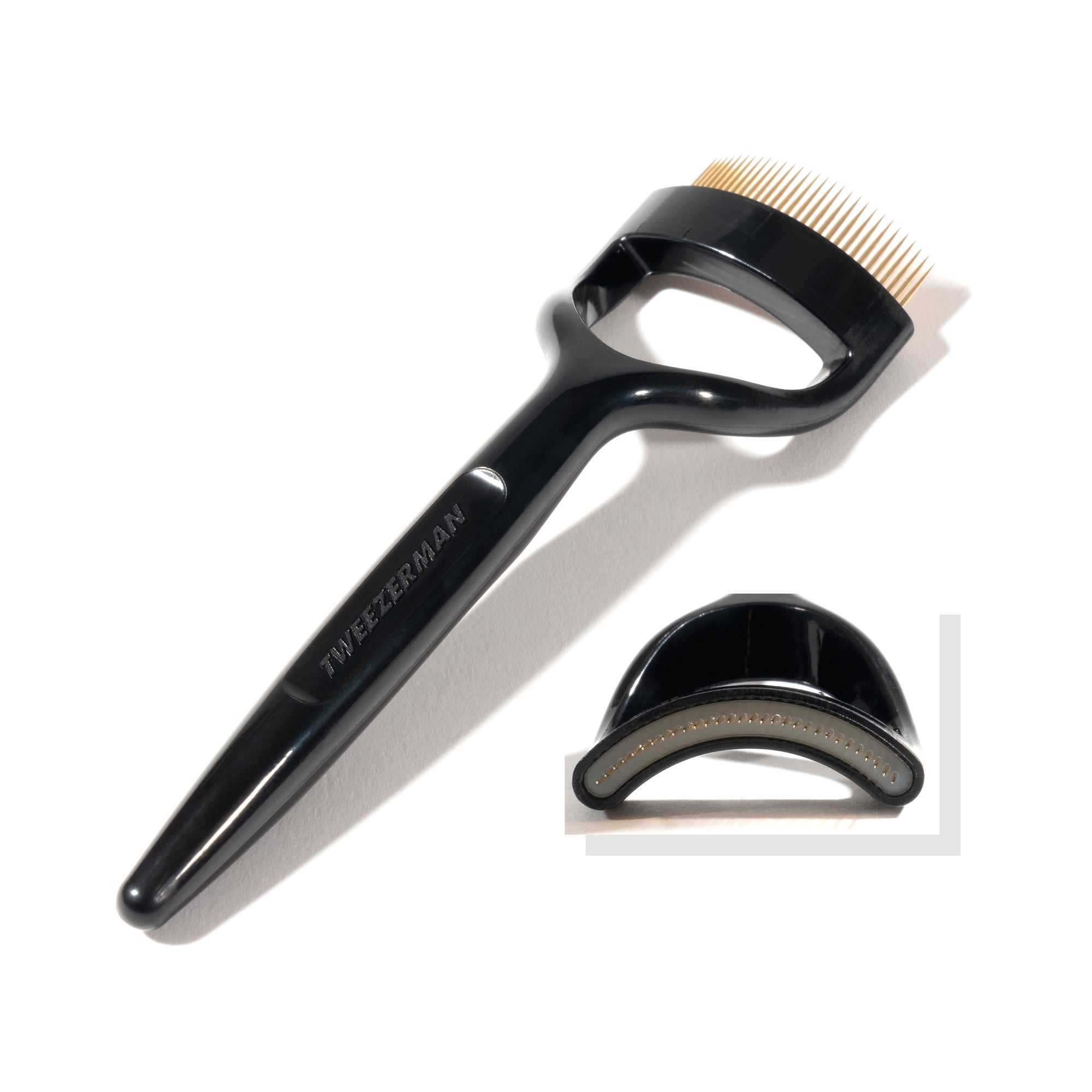 TWEEZERMAN Wimpernkamm in schwarz, ideal für runde Augen.