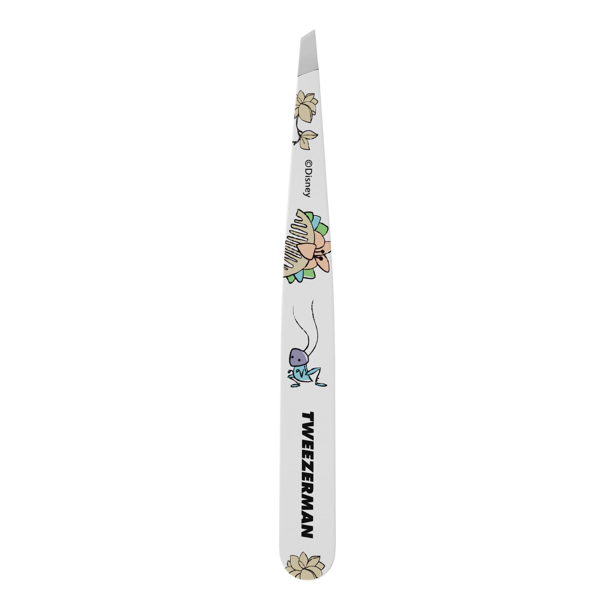 Nahaufnahme der Spitzen einer TWEEZERMAN schrägen Pinzette mit Disney&#39;s Mulan aus  rostfreiem Edelstahl mit handgeschliffenen Spitzen.