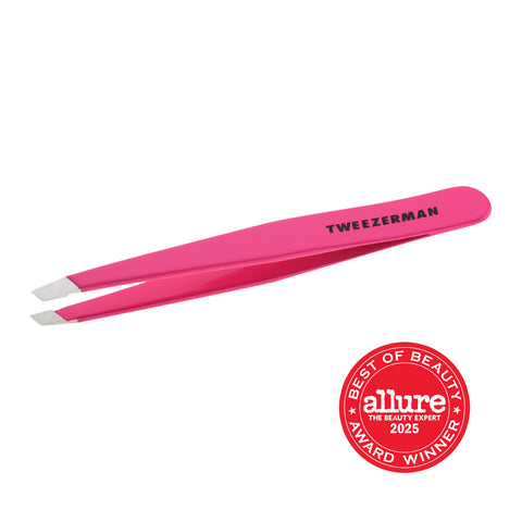 TWEEZERMAN schräge Pinzette in neon pink aus rostfreiem Edelstahl mit handgeschliffenen Spitzen.