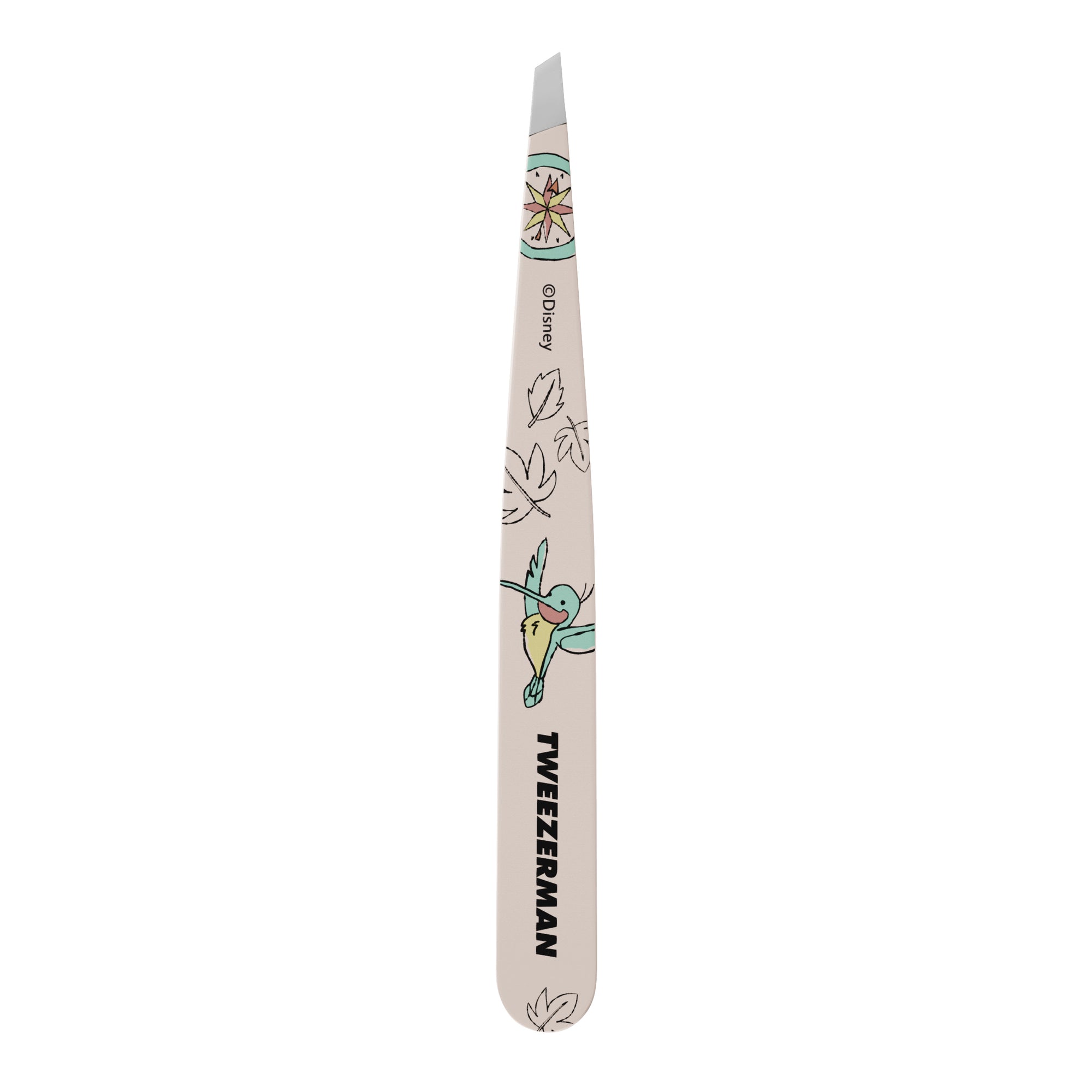Nahaufnahme der Spitzen einer TWEEZERMAN schrägen Pinzette mit Disney&#39;s Pocahontas aus  rostfreiem Edelstahl mit handgeschliffenen Spitzen.