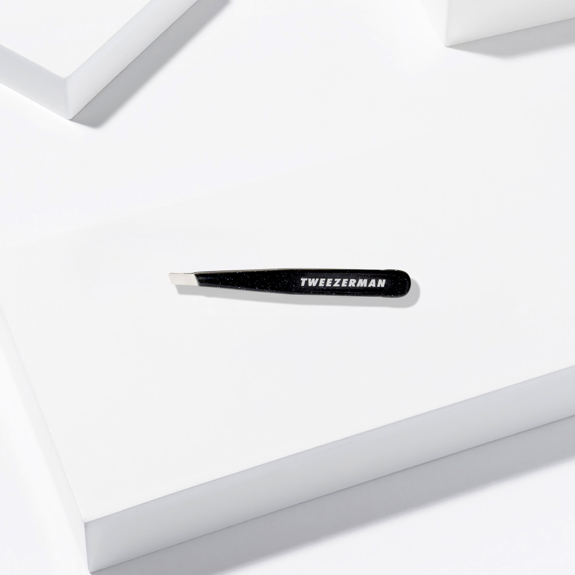 Mini Slant Tweezer - Schräge Mini Pinzette, Dusted Onyx