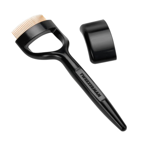 TWEEZERMAN Wimpernkamm in schwarz, ideal für runde Augen.