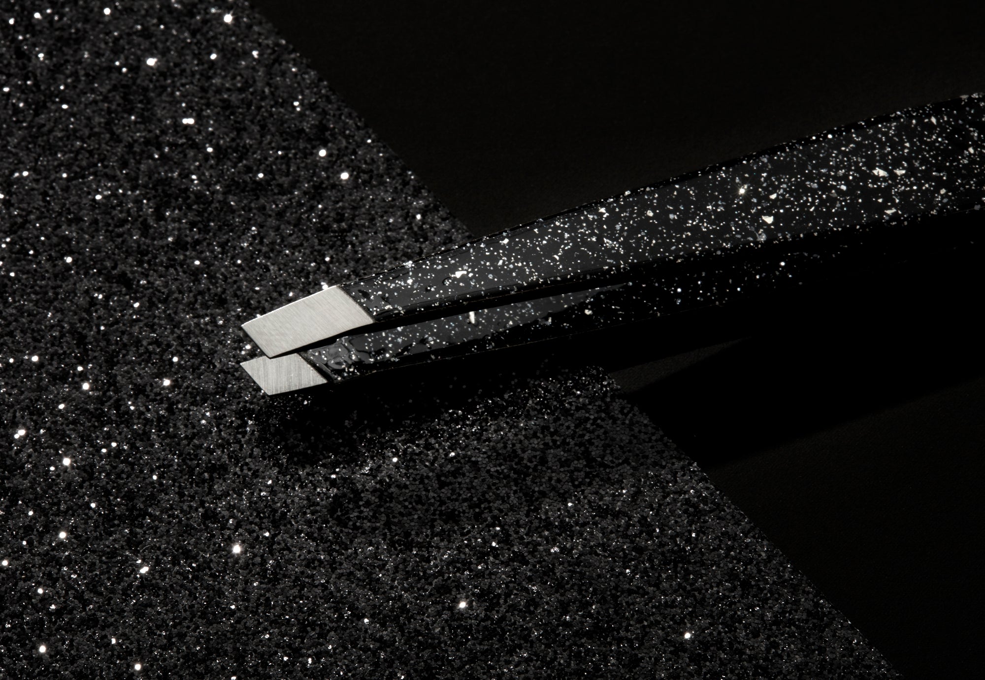 Slant Tweezer - Schräge Pinzette, Dusted Onyx