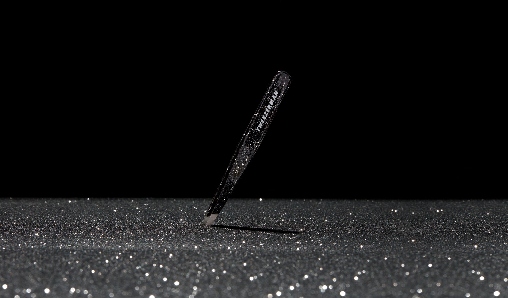 Slant Tweezer - Schräge Pinzette, Dusted Onyx