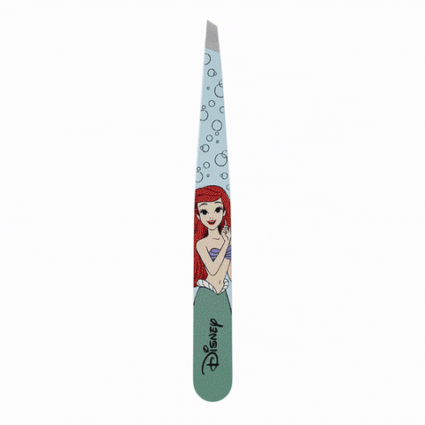 hover_image TWEEZERMAN schräge Pinzette mit Disney's Ariel aus rostfreiem Edelstahl mit handgeschliffenen Spitzen.