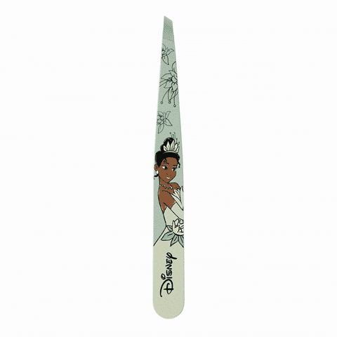 hover_image TWEEZERMAN schräge Pinzette mit Disney's Tiana aus rostfreiem Edelstahl mit handgeschliffenen Spitzen.