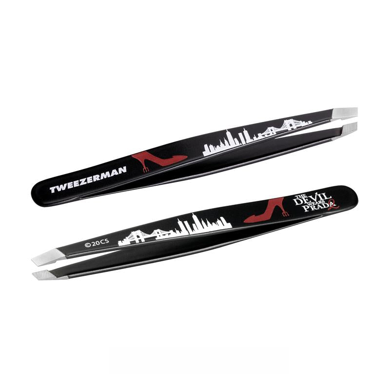TWEEZERMAN Slant Tweezer - Schräge Pinzette aus der Disney The Devil Wears Prada 2 Kollektion