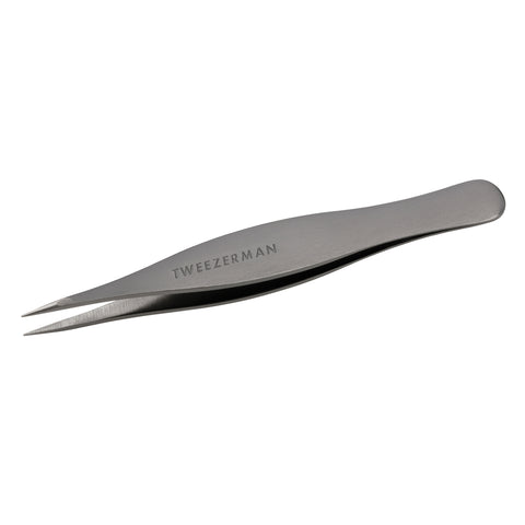 TWEEZERMAN spitze Pinzette in schwarz aus Edelstahl spezifisch für die Entfernung von eingewachsenen Haaren oder Splittern.