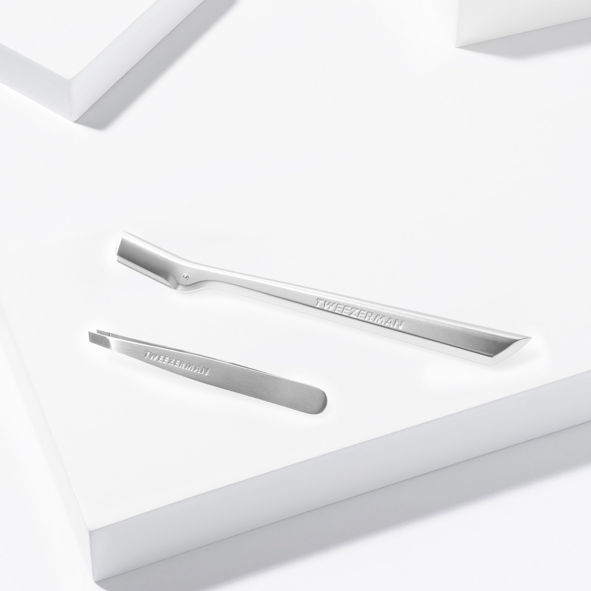 Brow Razor &amp; Mini Tweezer Set