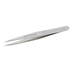 TWEEZERMAN spitze Pinzette in silber aus rostfreiem Edelstahl mit handgeschliffenen Spitzen.